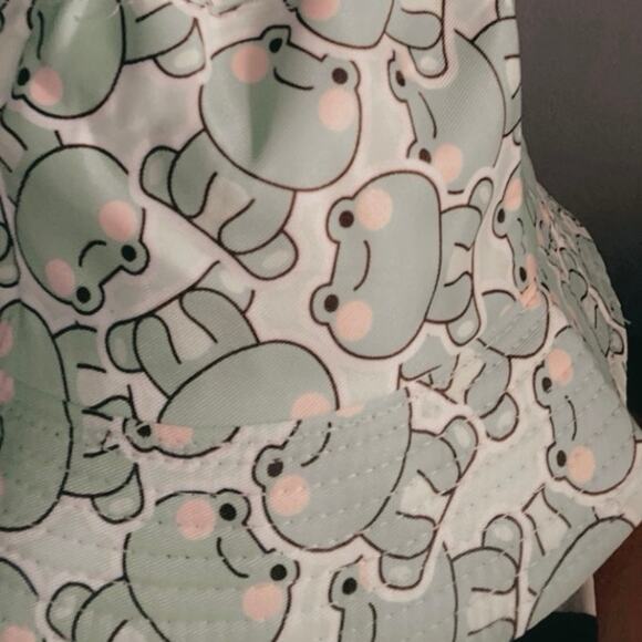 Graphic Reversible Lightweight Multicolor Frog Pattern Bucket Hat One Size - Picture 7 of 7